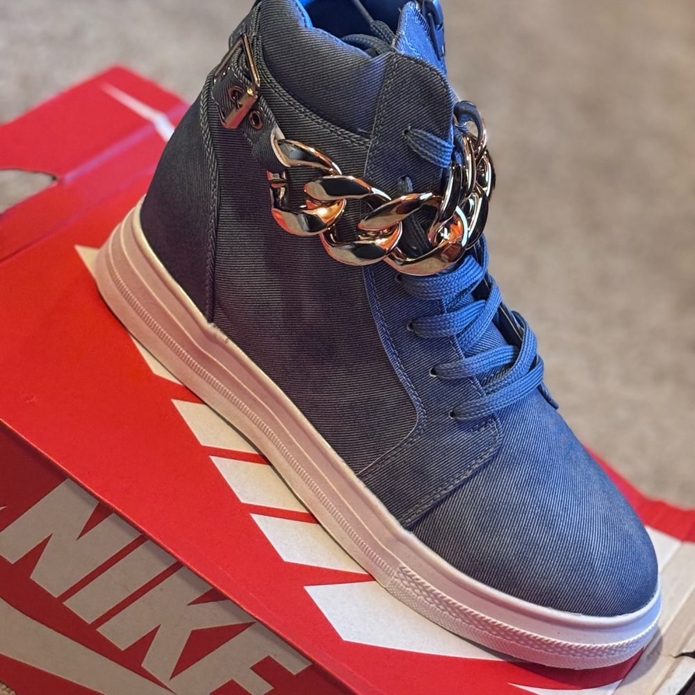 Nike Women's Blue High-Top Sneakers
